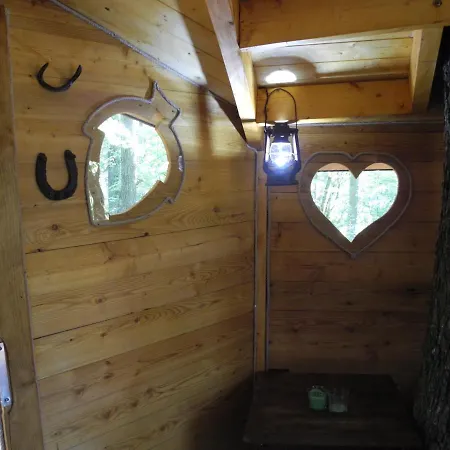 Chalet Treehouse V Brdech