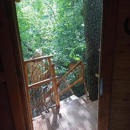 Treehouse V Brdech בקתה Bohutín